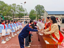 洪江市岩垅乡中心学校：致敬芳华守初心