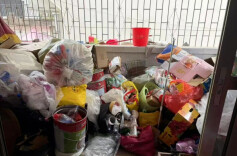 老人在家里囤积大量废品，夫妻都因肺部感染住院！儿子无奈“举报”求“上门教育”