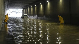 土耳其伊斯坦布尔强降雨引发城市内涝 交通大面积瘫痪