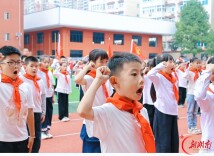南县五小教育集团举行新队员入队仪式暨“文明素养之星”评选启动仪式