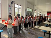 南县中鱼口镇中鱼口小学：文明就餐树新风 营养配餐护成长