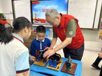 从国防科研战线到社区科普课堂，84岁“老兵”步入“新战场”