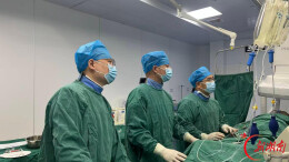 半月保守治疗不见效，岳阳患者慕名到益阳医专附属医院，一项置入术解开脑血管“死结”