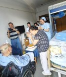 90 余天接力抢救 ，九旬老人病房迎来 “重生” 生日
