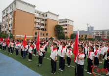 小记者在现场│株洲市二中枫溪学校小学部举行少先队新队员入队仪式