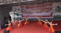 隆回荷香重阳：书记镇长化身服务员端菜 敬老宴情暖天马山村