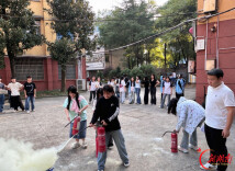 湖南兵器技校开展消防实操演练：58名寝室长，人人上手学灭“火” 