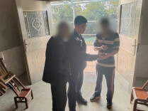 儿子把存有20万的银行卡藏鞋里寄出，八旬老父亲步行近10公里报案！
