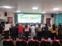 洪江市安江二完小开展“青蓝工程”师徒结对活动