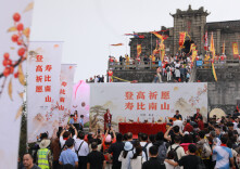 南岳：重阳登高祈寿 饱览秋日美景