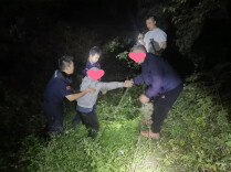 争分夺秒！4小时紧急搜寻，走失老人平安归家