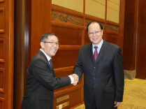 毛伟明会见老挝客人