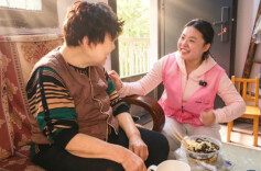长沙79岁娭毑有了“共享儿女”：每天上门喂药、量血压、陪聊天，每月不到1000元，比机构养老便宜六成以上