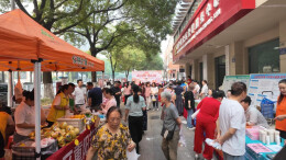 长沙流动供销暖重阳 乡间好物进社区