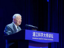 妻子护送他的灵骨回国，“神探”李昌钰后天将安葬于扬州