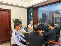 娄底经开税务：家访送关怀，共筑廉洁墙