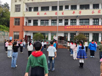隆回县九龙学校举行重阳节退休教师座谈会