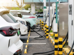 截至9月底我国电动汽车充电基础设施总数超2477万个