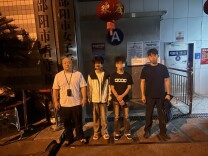 沿路拉车门“碰运气”偷财物？2名嫌疑人落网