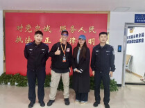 法国涂鸦大师在株洲弄丢“最珍贵的色彩”，铜塘湾民警用一抹“警察蓝”帮他寻回