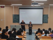 南华大学语言文学学院开展主题英语角活动
