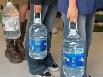年轻人开始流行“喝大水” 极简养生的背后怎么喝才更健康？