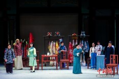 “专业京剧爱好者”李宝春：“人虽老，仍疯狂”