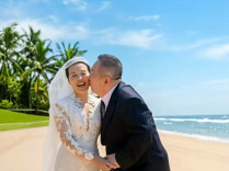 70岁董浩叔叔晒婚纱照：欢迎参加我的婚礼，沾沾喜气吧