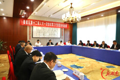 刘迟辉参加娄星区十二届人大一次会议代表团审议
