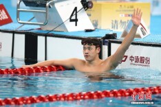 全国短池游泳锦标赛：潘展乐赢百米“飞鱼大战”