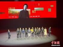 刘震云荣获马来西亚花踪世界华文文学奖