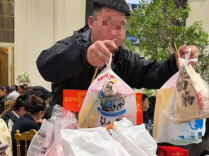 新人办婚宴为朋友准备外卖席，餐标每桌1000元，喝奶茶、吃麻辣烫、炸鸡