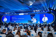 药房也“卷”AI 老百姓大药房要把25年的资产存量化为AI能力增量