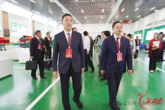滇湘丘陵山区农机产业高质量发展合作大会暨双峰农机走向东南亚云南农发（农垦）展示服务中心揭牌运营