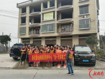 新化县公路建设养护中心开展“当一天养路工”实践活动