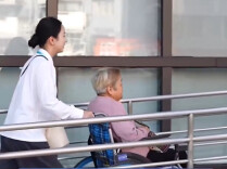 陪诊行业首个国标明起实施 这7件事陪诊员不能做
