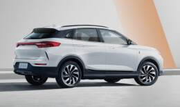 新能源车事故频发，谨防车企“做减法”