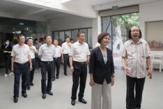 铁凝、张宏森看望雕塑家雷宜锌