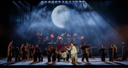 艺评丨汪泽：坚守人民立场，书写生生不息的人民史诗——评大型花鼓戏《山那边人家》