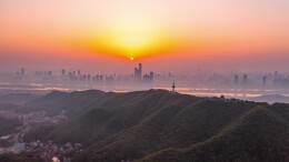 内参酒“一江两岸”灯光秀点亮长沙 恭贺龙年新春！