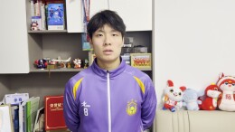 湘超岳阳队队长余骞、前锋梅碧瑞为大家送祝福