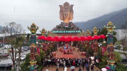 张家界武陵源景区500余名中外游客过“赶年”