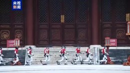 春晚50台人形机器人，在天坛表演中国武术