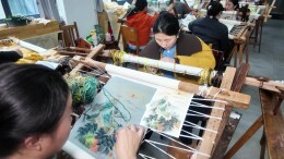 从展会到秀场，湘绣加速“出圈”