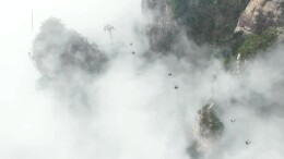 春雨连绵润峰林 武陵源云雾入画来