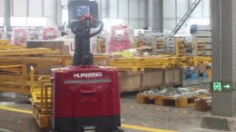 从“人找货”到“货找人”，看机器人自如穿梭