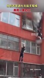 休假武警遇火灾徒手爬楼勇救4人