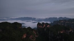 张家界武陵源：朝霞漫卷黄石寨