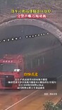 货车司机高速隧道口违停 交警声嘶力竭劝离