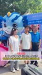 清华各院系吉祥物列队迎新生